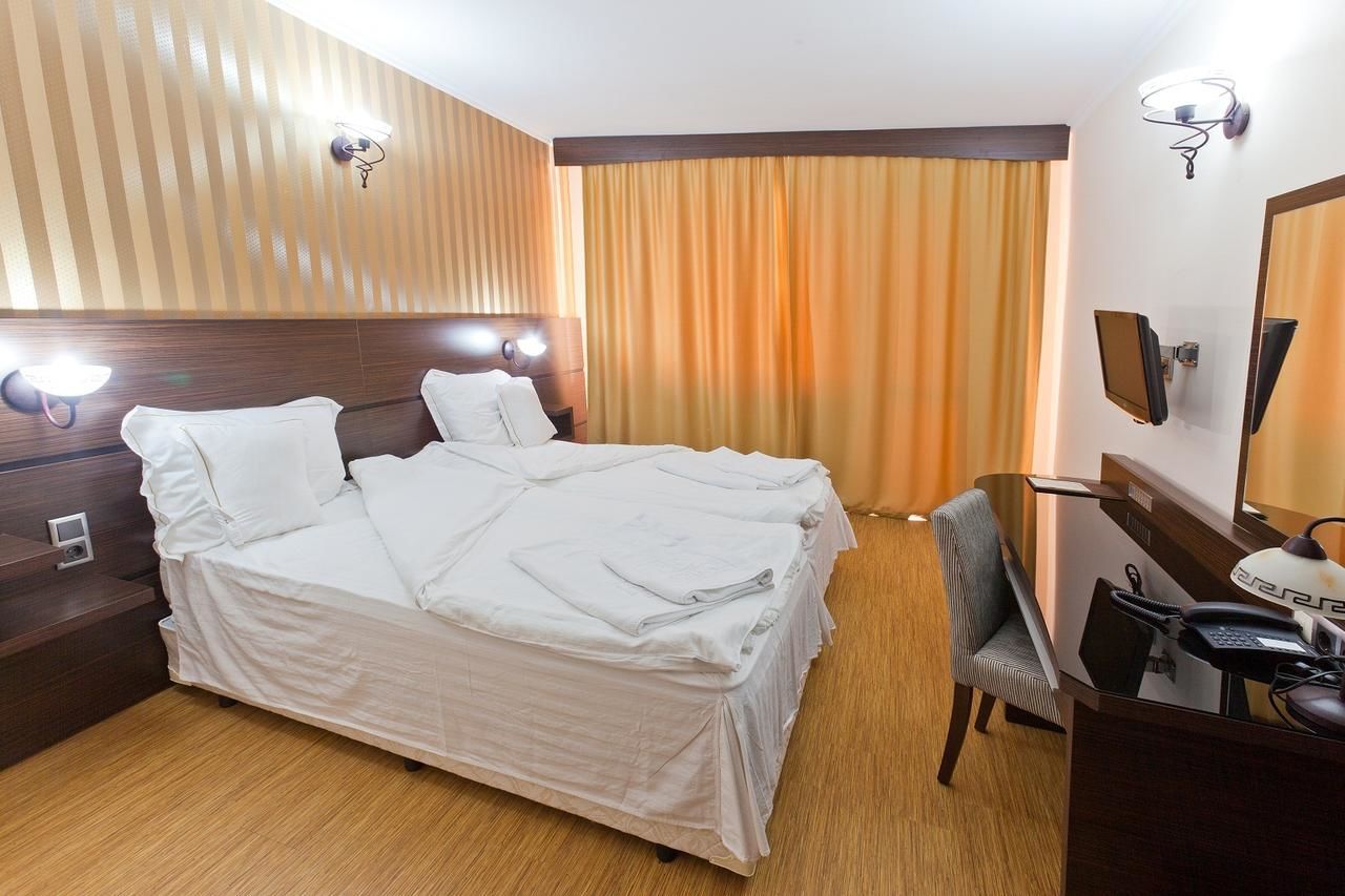 Отель Family Hotel Hebar Батак-19